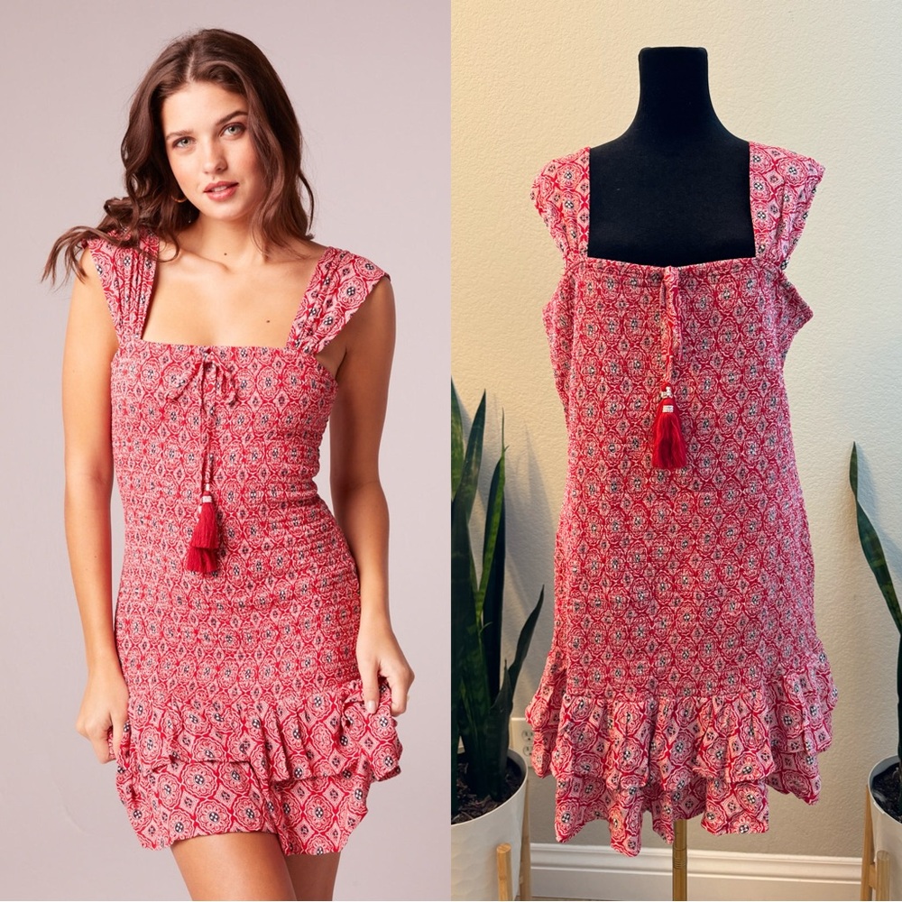 NWT B.O.G‎ COLLECTIVE Dreamboat Red Medallion Print Smocked Mini Dress